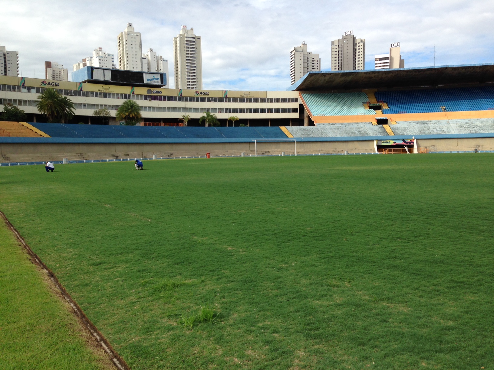 Gramado do Serra Dourada está pronto para a maratona de jogos em 2015