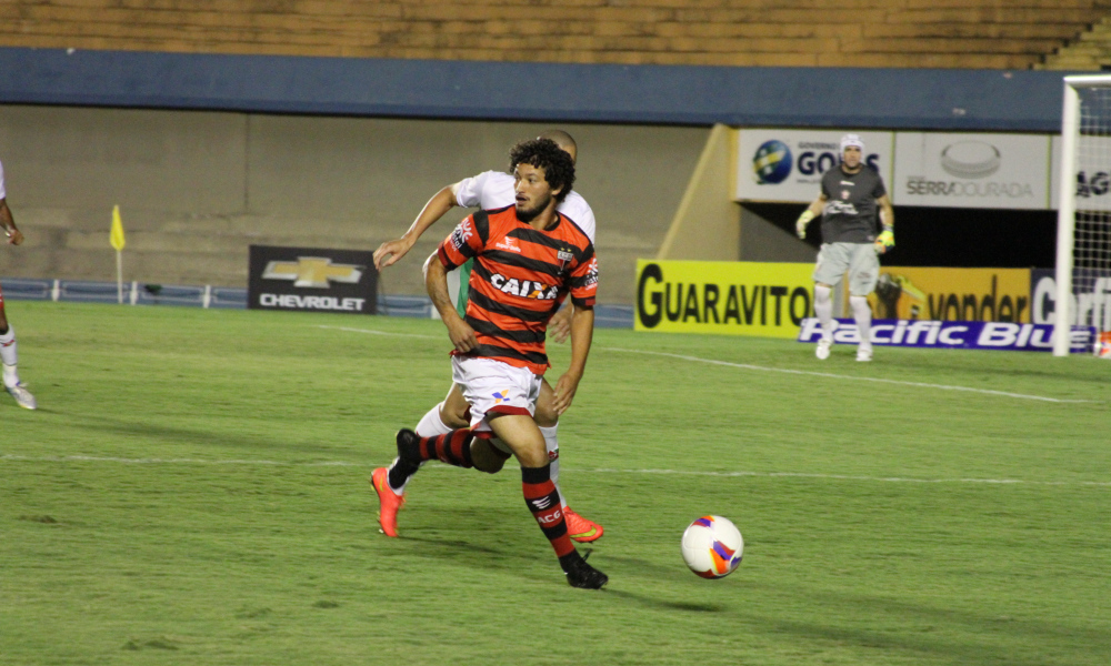 Centroavante Arthur estreou no Atlético fazendo o gol da vitória sobre o Boa Esporte