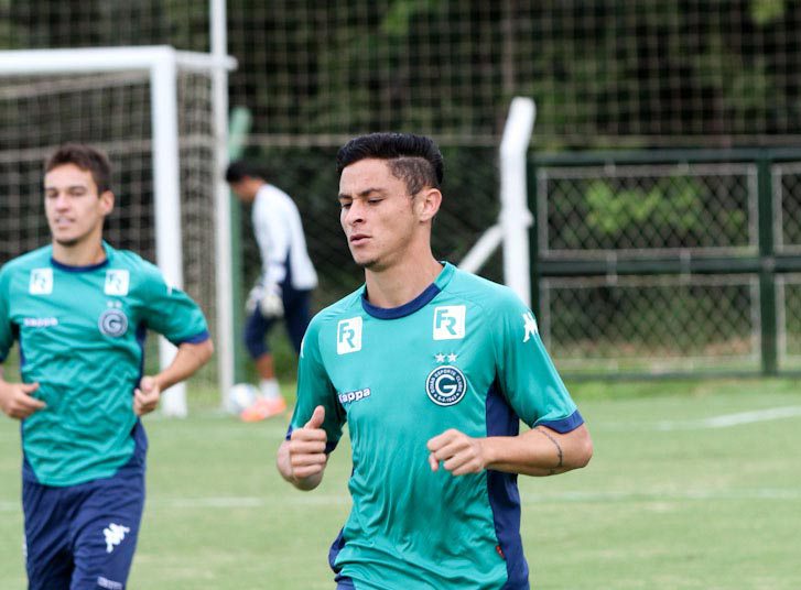 Lateral esquerda Diogo Barbosa poderá voltar ao Goiás contra o Grêmio