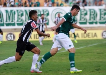 Felipe Meneses em lance de jogo contra o Atlético Mineiro no Serra Dourada