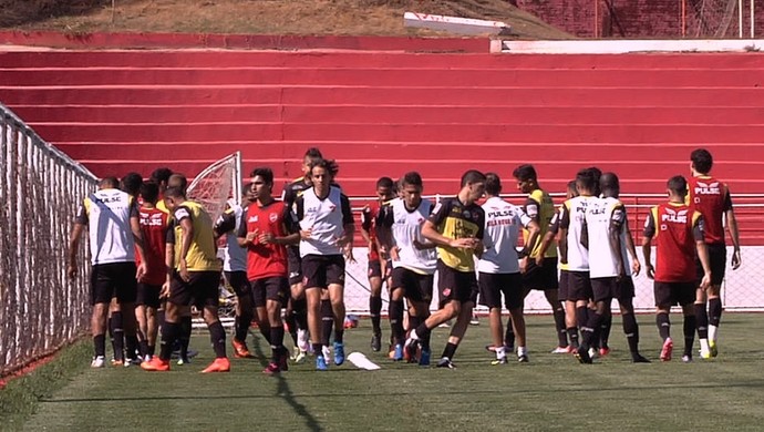 jogadores do vila treinam no OBA