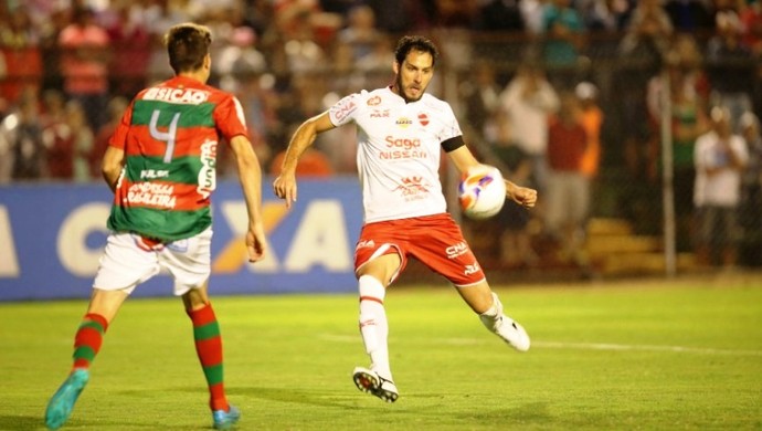 Ausente no jogo passado, o centroavante Frontini deverá estar de volta ao time