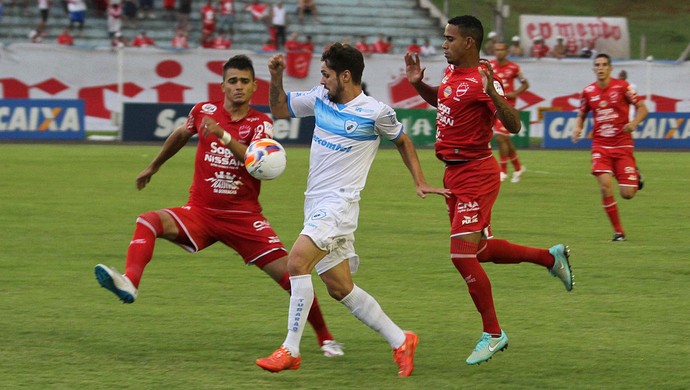 Lance do primeiro jogo da decisão da Série C entre Londrina e Vila Nova, no Paraná