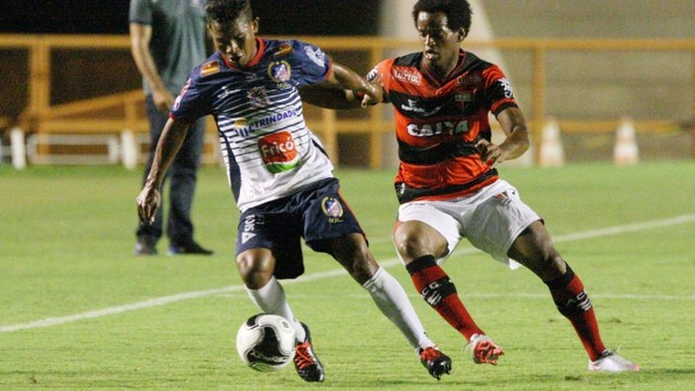 Lance de Atlético 1 x 0 Trindade, no Serra Dourada