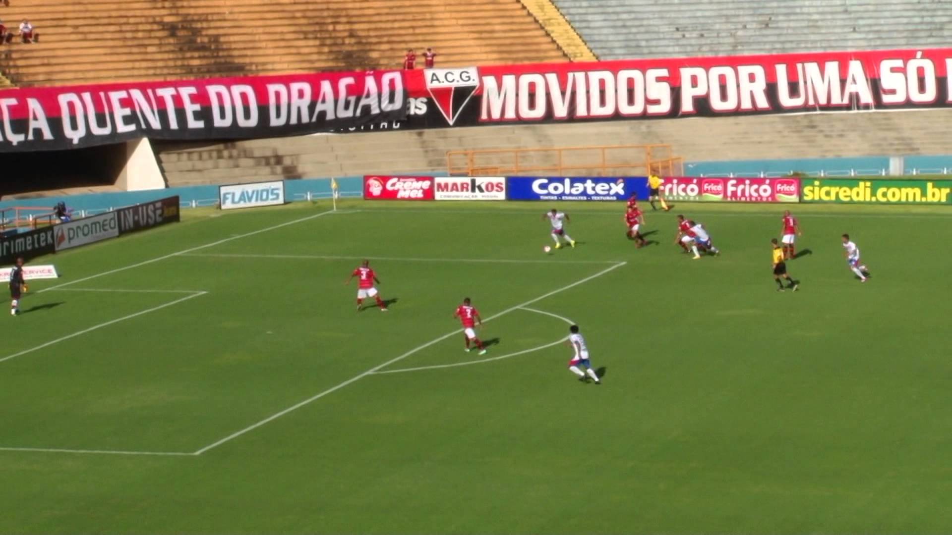 Lance do empate por 0 a 0 entre Atlético e Itumbiara no Serra Dourada