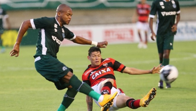 Lance do clássico en Atlético e Goiás - Goianão 2016