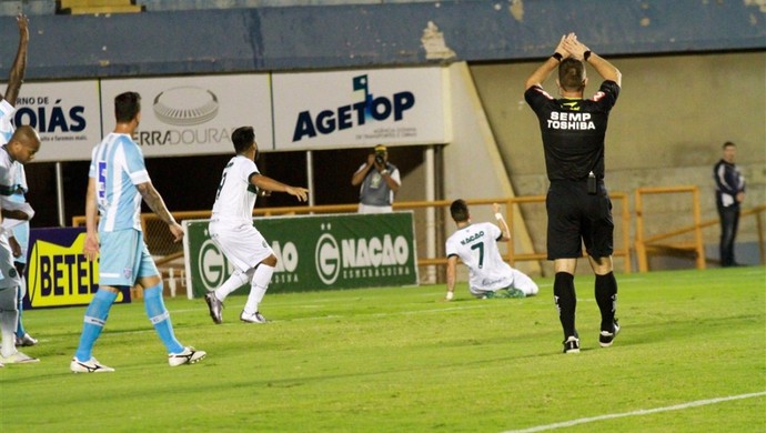 O Goiás venceu o Avaí por 2 a 0 e reencontrou o caminho da vitória na Série B