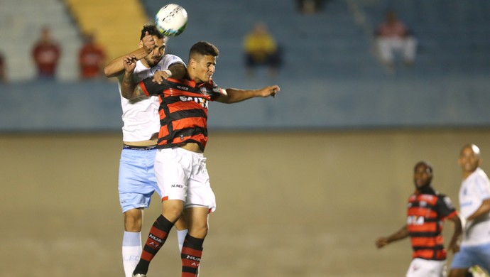 Atlético perdeu para o Londrina por 2 a 1 em pleno Serra Dourada