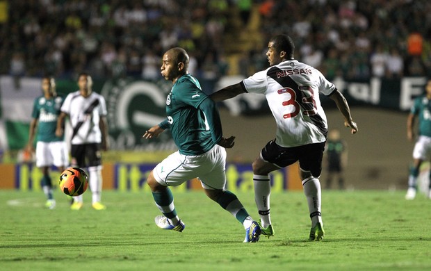 O atacante Walter voltará a ser atração do Goiás contra o Vasco, no Serra Dourada 