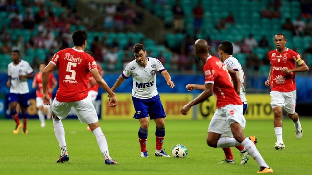 Lance do duelo Bahia e Vila, na Fonte Nova, pelo primeiro turno da Série B 2016