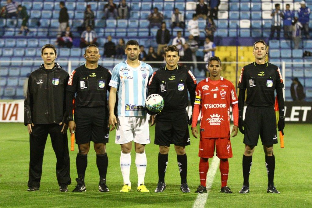 Capitães de Vila e Avai e arbitragem do primeiro turno