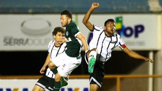 Lance da vitória do Goiás sobre o Bragantino por 2 a 1 no Serra Dourada