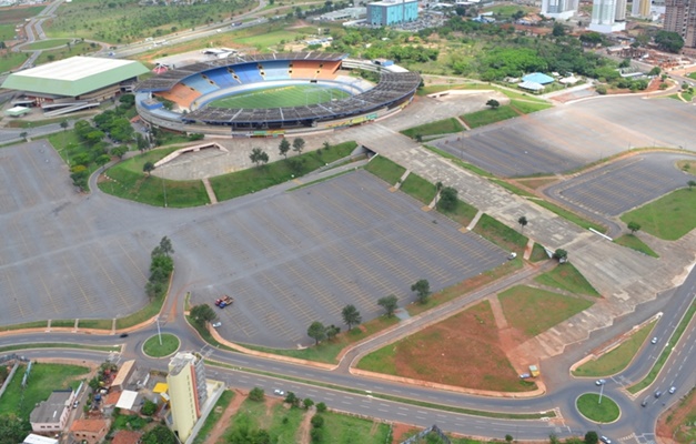 Vista área do Serra Dourada e do estacionamento