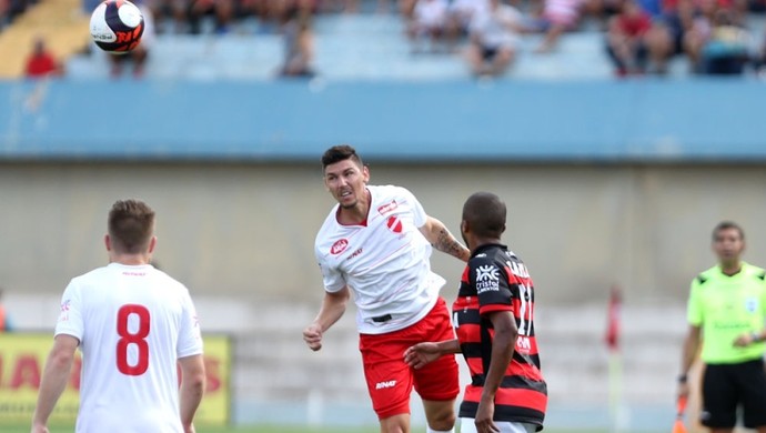 Lance do clássico entre Atlético e Vila pelo primeiro turno do Goianão 2017