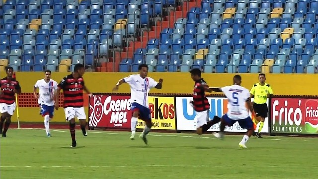 Lance do empate por 3 a 3 entre Atlético e Itumbiara no Estádio Olímpico - fevereiro, 2017