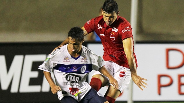 Lance do empate entre Vila e Goianésia no Serra Dourada pelo Goianão 2017