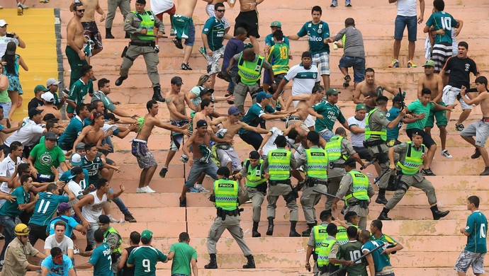 Polícia Militar controla distúrbios na arquibancada do Serra Dourada