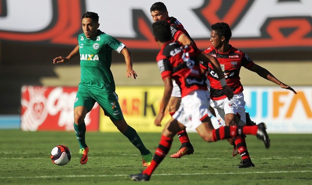 O Goiás venceu o Atlético por 2 a 1, no Serra Dourada, na primeira partida da semifinal do Goianão 2017