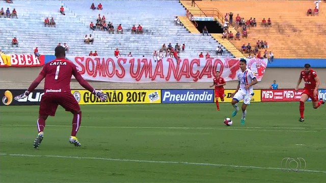 Lance de Vila Nova e Itumbiara pelo Goianão 2017 no Serra Dourada